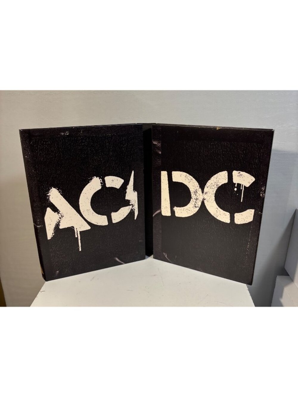 AC/DC Backtracks 2 CDs & DVD (NTSC) 2009 Boxed Set With Booklet - Picture 5 of 10